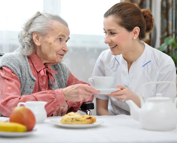 alzheimer hasta bakıcısı