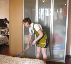ACİL!! Danışmanlığını yaptığımız İzmir/Kordon'da ikamet eden ailemiz için yatılı Ev işi temizlik elemanı arıyoruz.